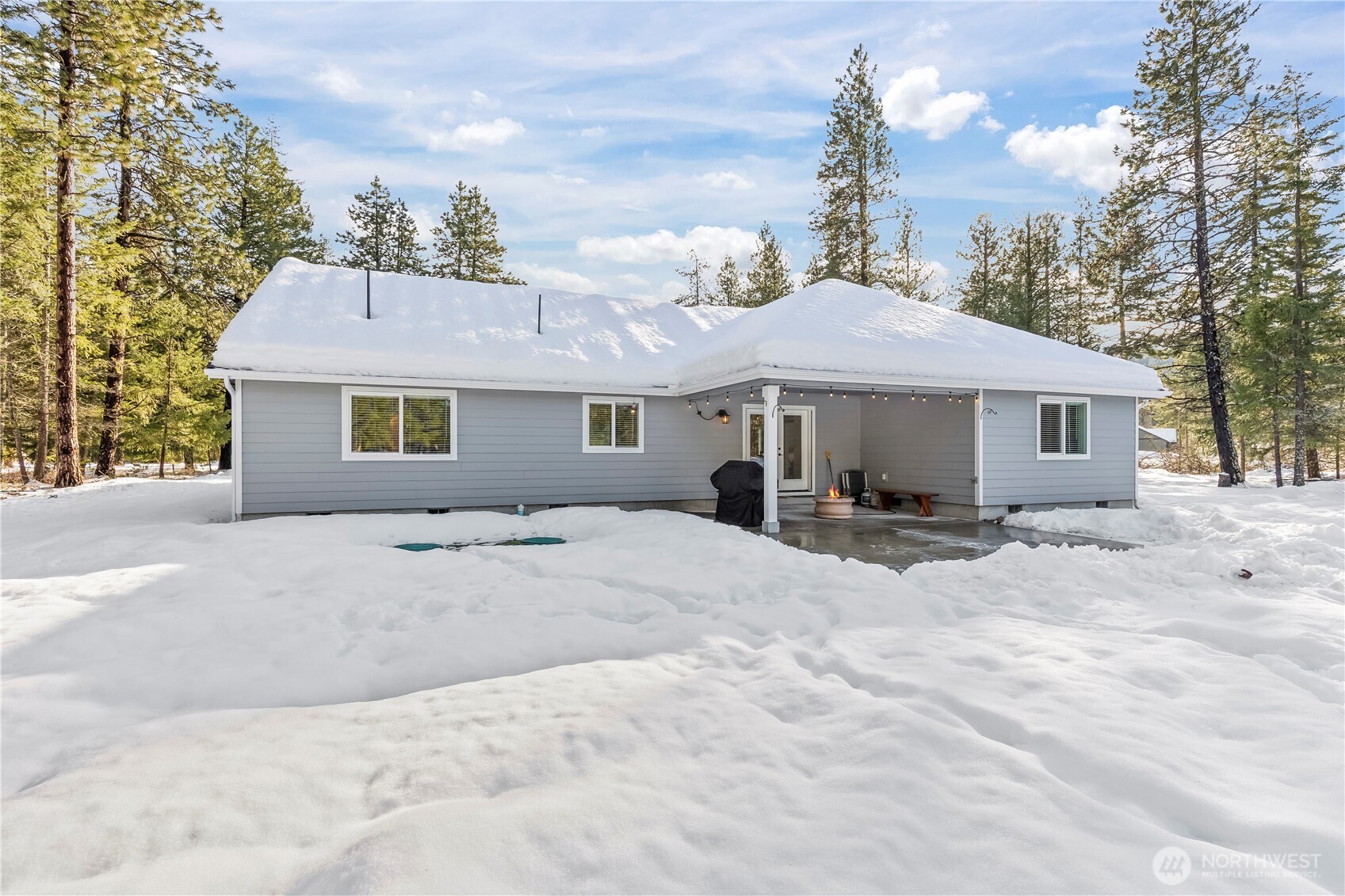 971 Old Cedars Road Cle Elum, WA 98922 - Photo 35 of 39 a front view of a house with a yard and garage
