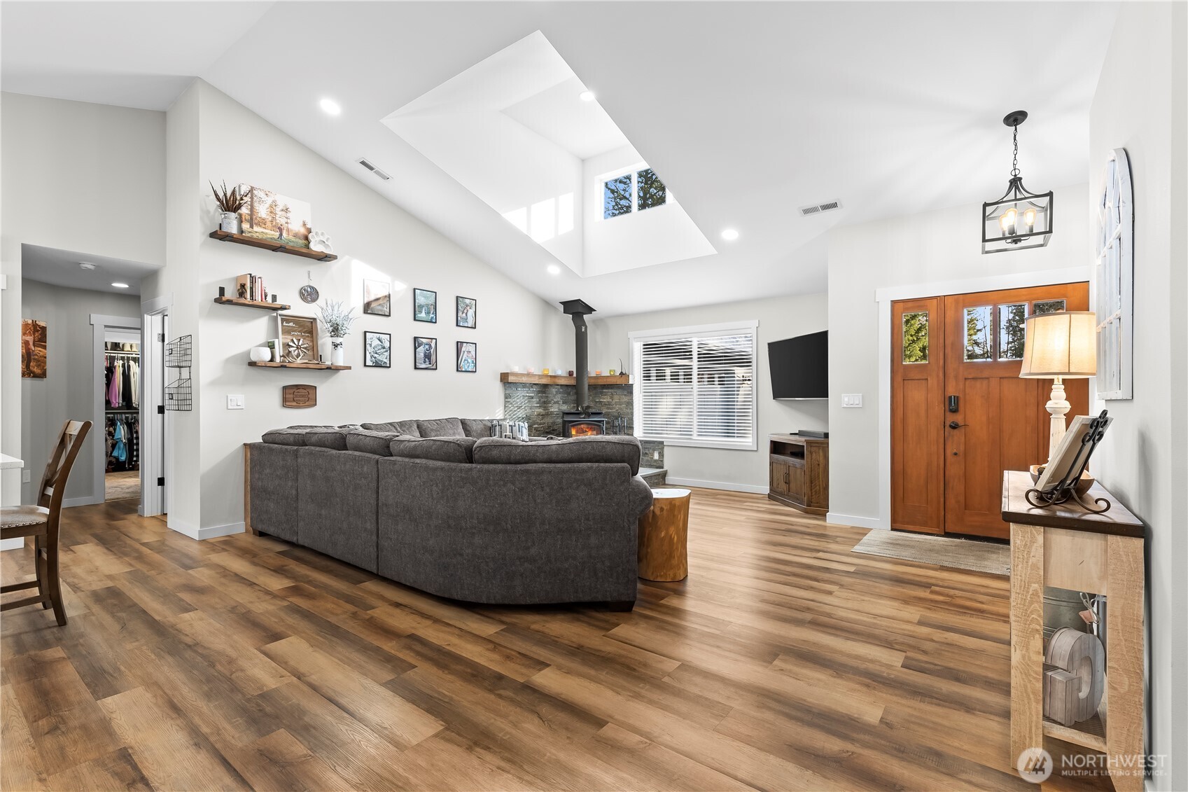 971 Old Cedars Road Cle Elum, WA 98922 - Photo 5 of 39 a living room with furniture and a wooden floor