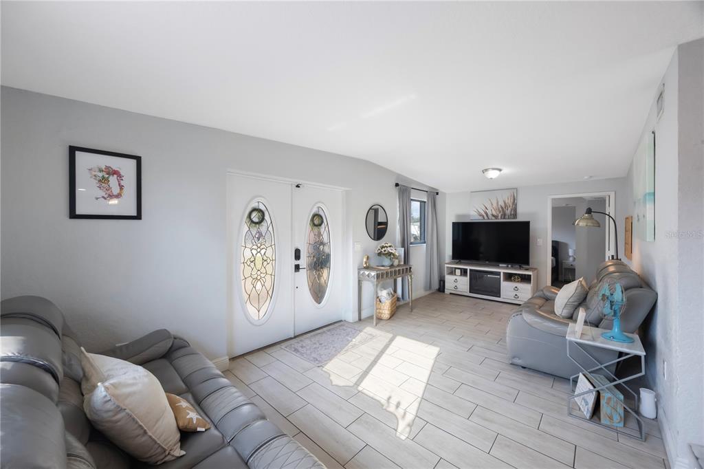 9169 Robin Road Seminole, FL 33777 - Photo 3 of 29