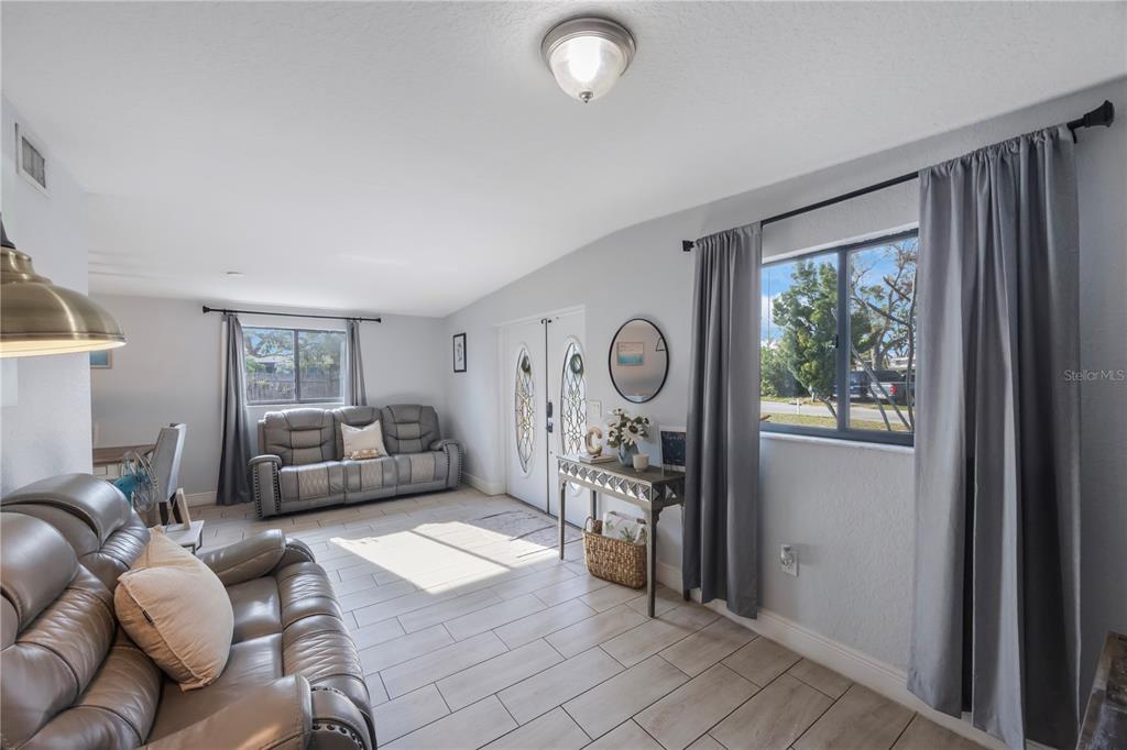 9169 Robin Road Seminole, FL 33777 - Photo 4 of 29