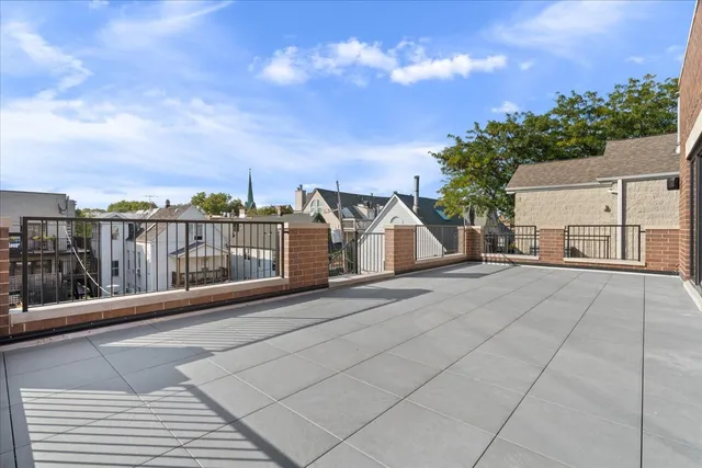 $1,500,000 | 3036 North Sheffield Avenue, Unit 3, Chicago, IL 60657