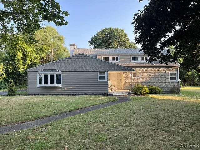 $389,900 | 450 Barton Drive, Lewiston, NY 14092