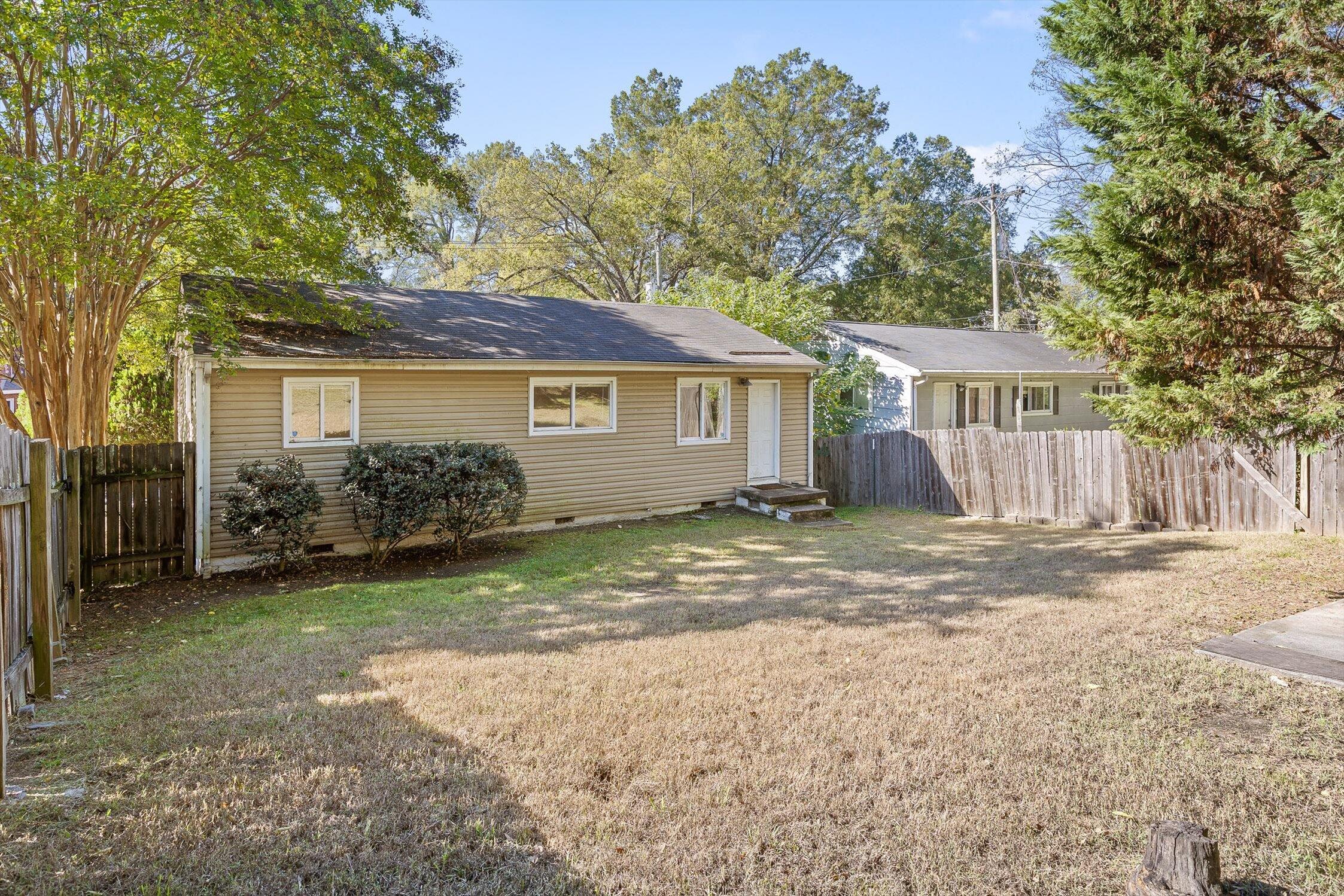 839 Clark Street Chattanooga, TN 37403 - Photo 5 of 36 Exterior - Backyard