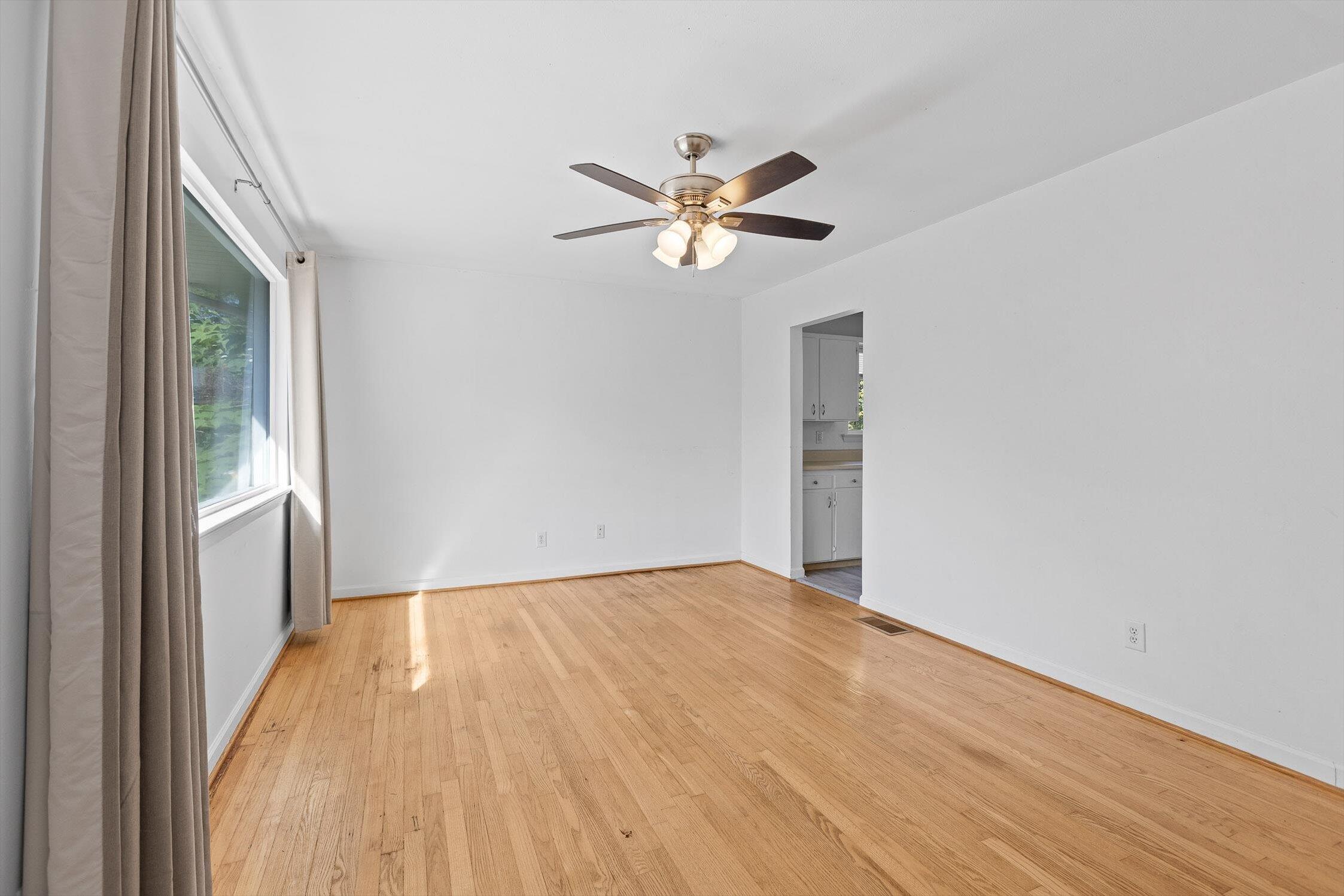 839 Clark Street Chattanooga, TN 37403 - Photo 7 of 36 Entry/Living Room