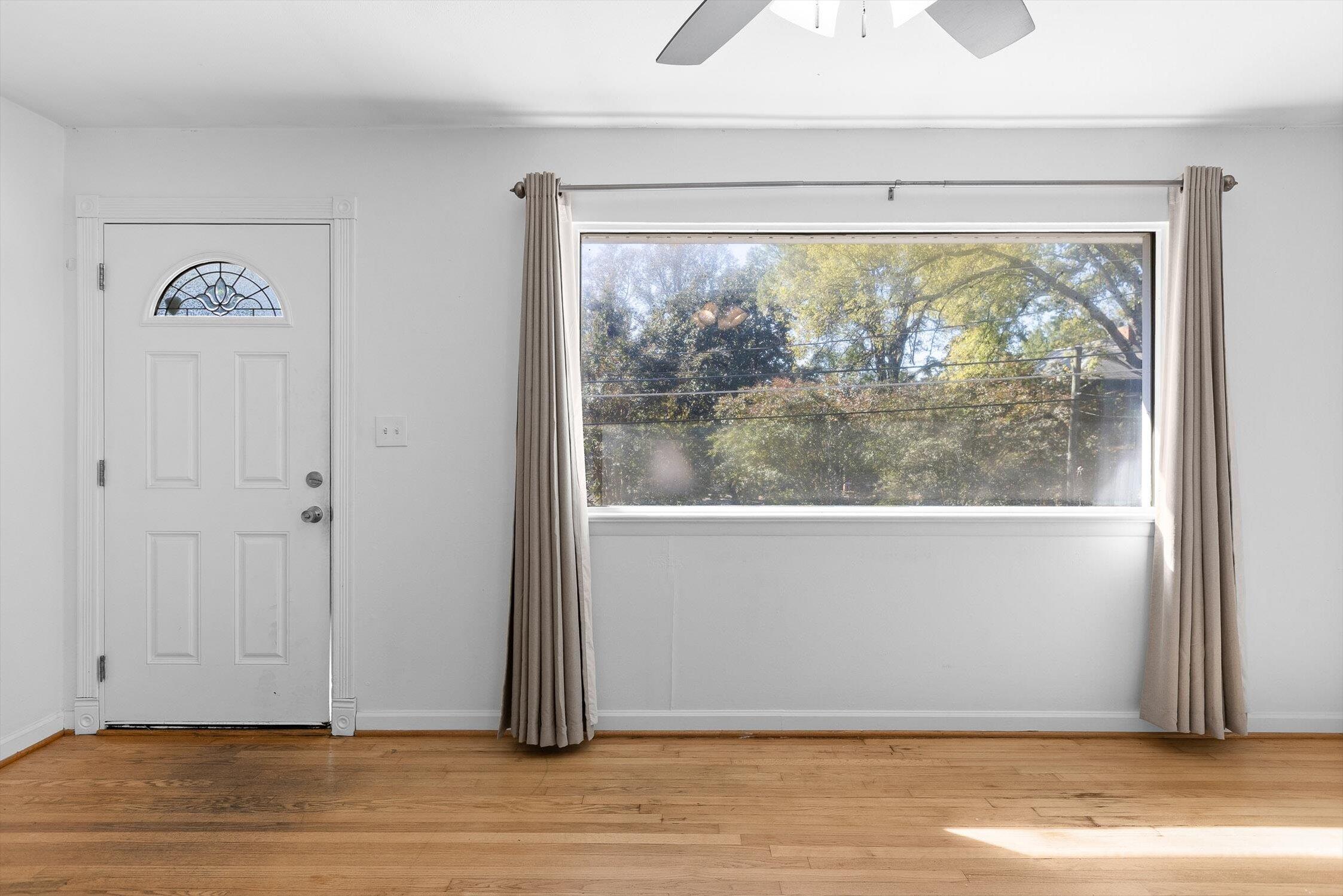 839 Clark Street Chattanooga, TN 37403 - Photo 10 of 36 Entry/Living Room