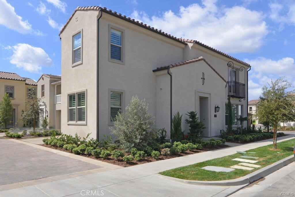 128 Brambles Irvine, CA 92618 - Photo 3 of 27 a front view of a house with garden