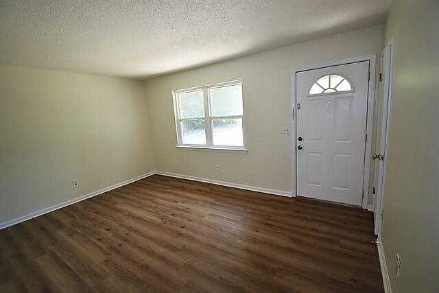 3235 Airport Road Crestview, FL 32539 - Photo 3 of 15 Living Room