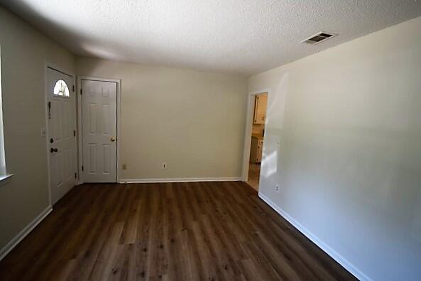 3235 Airport Road Crestview, FL 32539 - Photo 5 of 15 Living Room