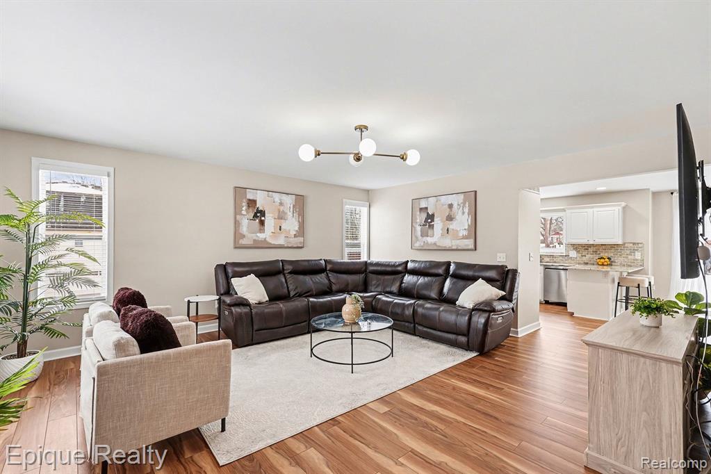 3788 Dearborn Avenue Rochester Hills, MI 48309 - Photo 2 of 29