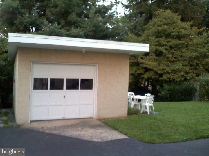 2593 Radcliffe Road Broomall, PA 19008 - Photo 3 of 25 Garage