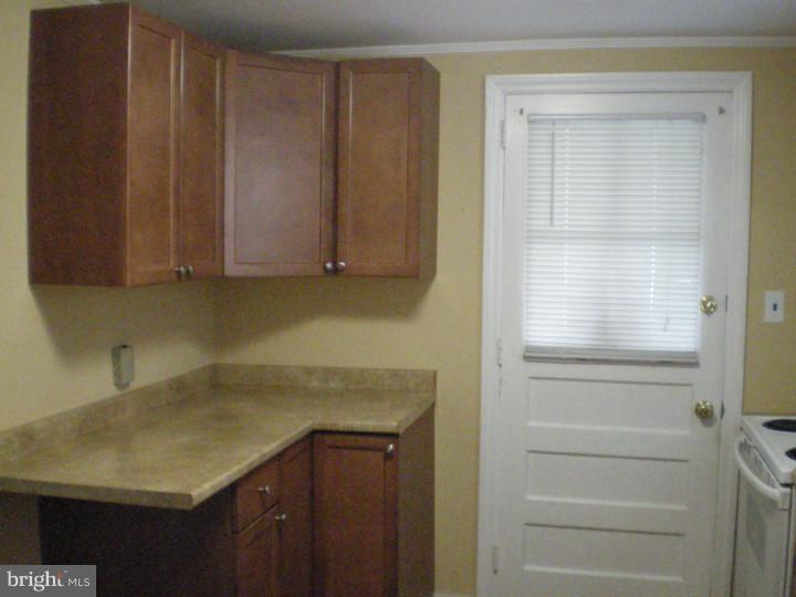 2593 Radcliffe Road Broomall, PA 19008 - Photo 8 of 25 Kitchen