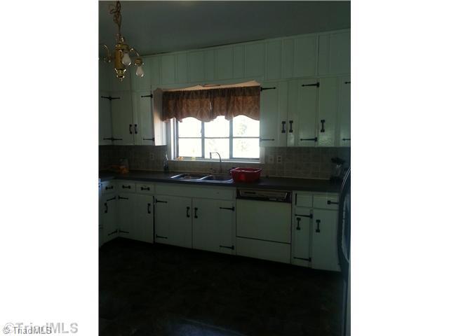 5511 Jason Road Greensboro, NC 27405 - Photo 8 of 12 Kitchen.