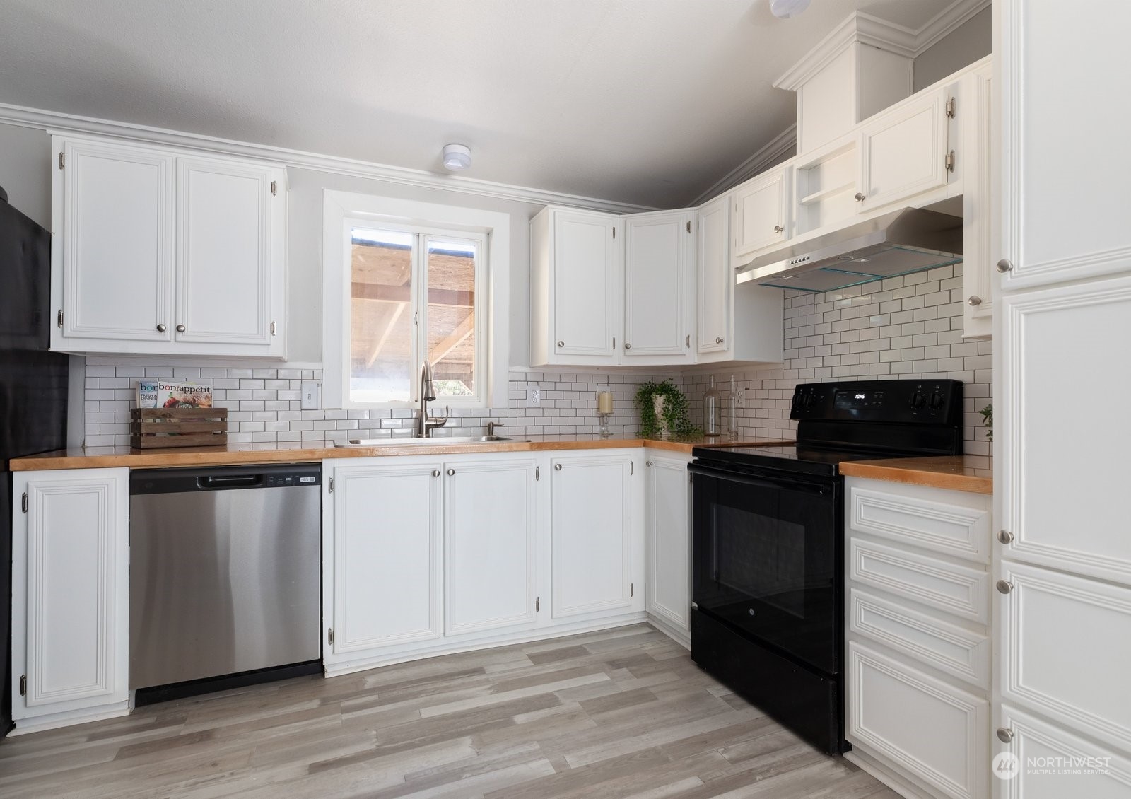 3598 North Wilson Road Oak Harbor, WA 98277 - Photo 11 of 33 Gallery Image 11
