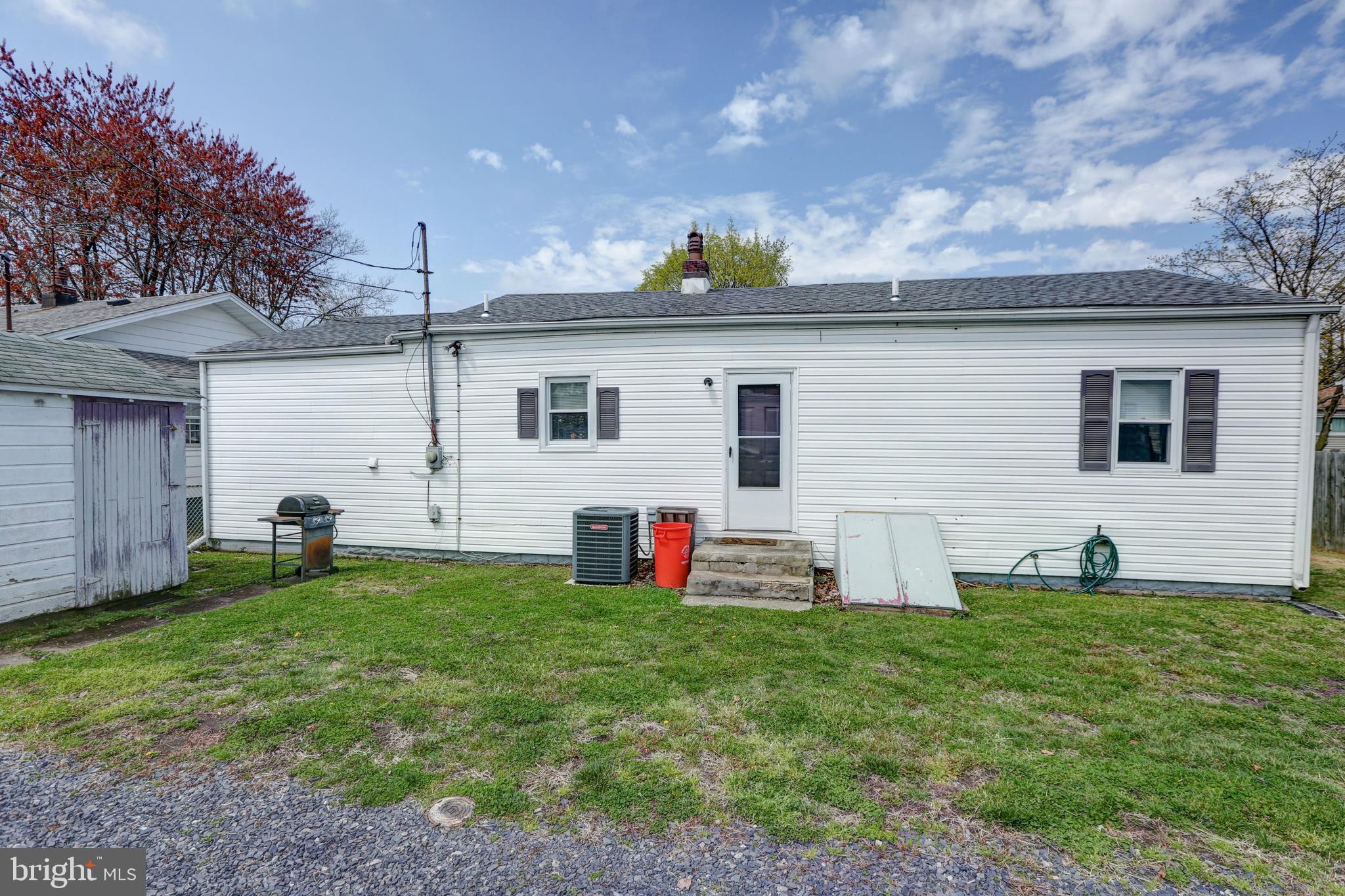 255 B Street Carneys Point, NJ 08069 - Photo 7 of 42
