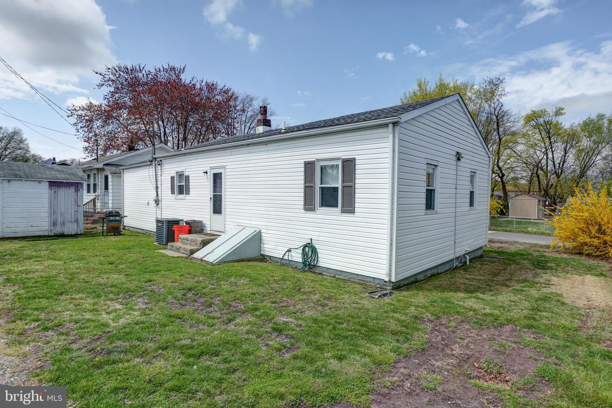 255 B Street Carneys Point, NJ 08069 - Photo 8 of 42