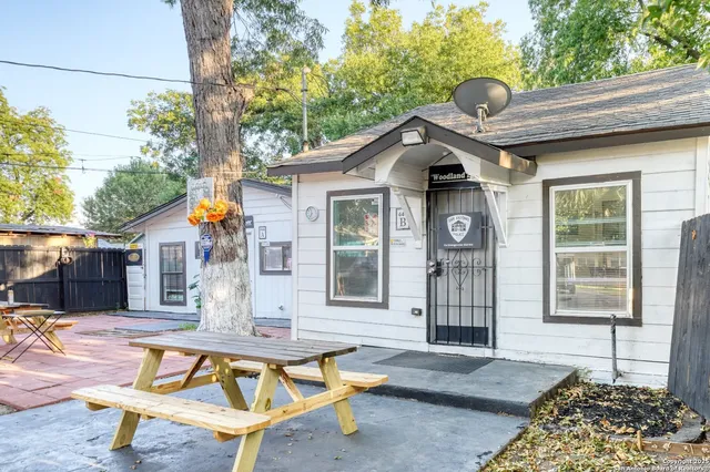 $700 | 444 Taft Boulevard, Unit B, San Antonio, TX 78225