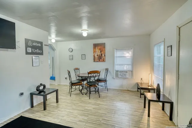 $700 | 444 Taft Boulevard, Unit B, San Antonio, TX 78225