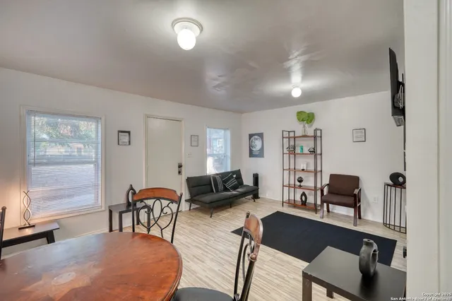 $700 | 444 Taft Boulevard, Unit B, San Antonio, TX 78225