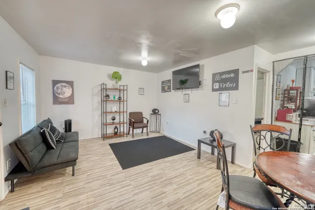 $700 | 444 Taft Boulevard, Unit B, San Antonio, TX 78225