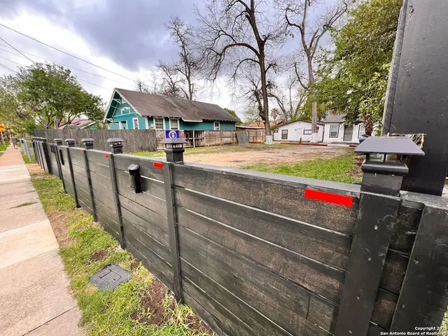 $700 | 444 Taft Boulevard, Unit B, San Antonio, TX 78225