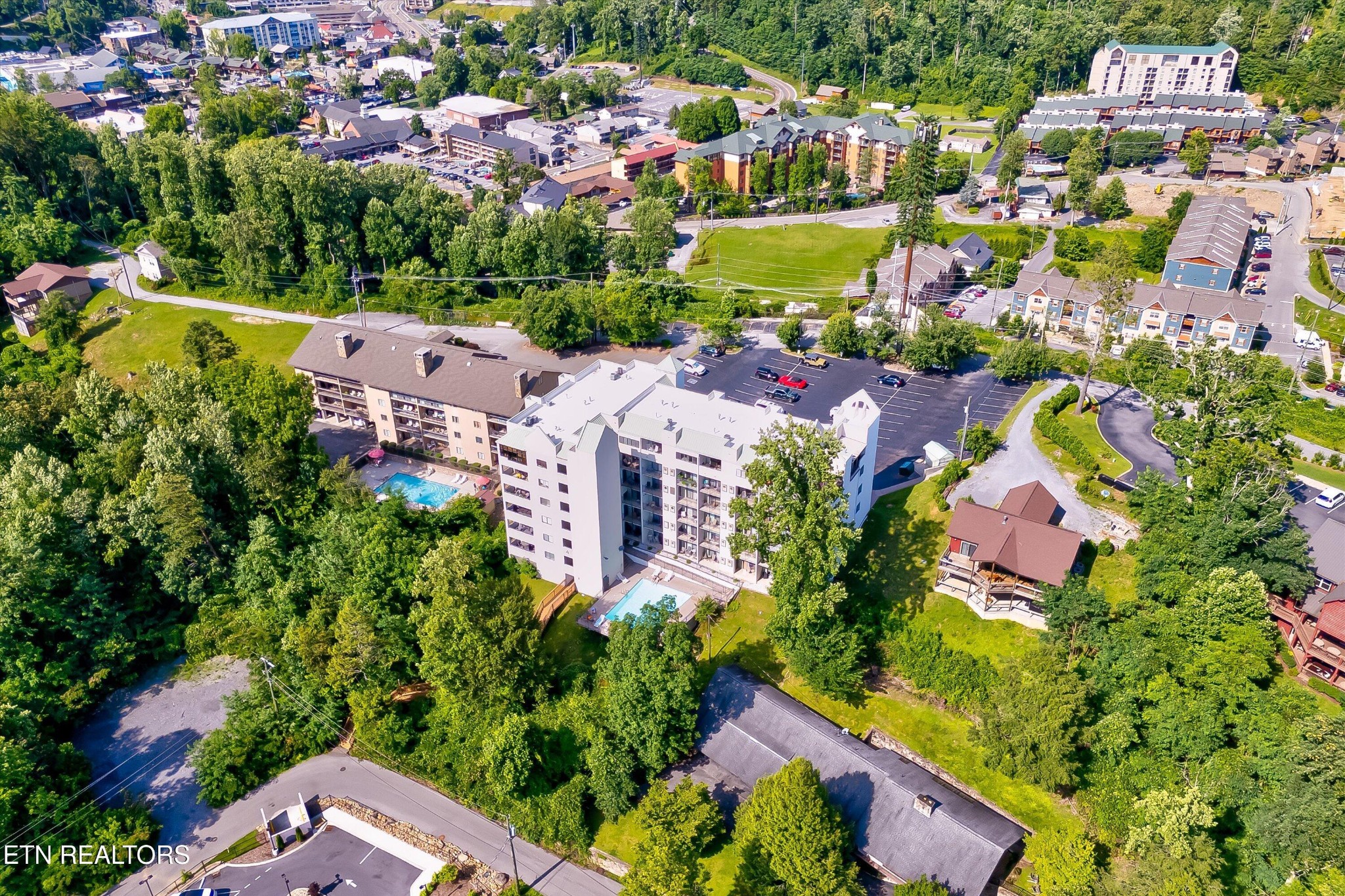 354 East Holly Ridge Road, Unit 605 Gatlinburg, TN 37738 - Photo 3 of 29 Gallery Image 3