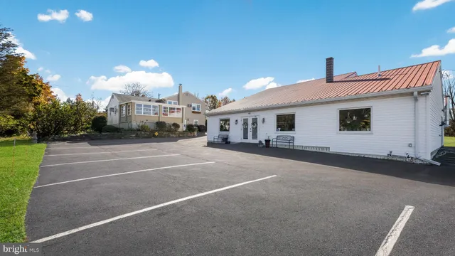 a view of a kitchen and dining room