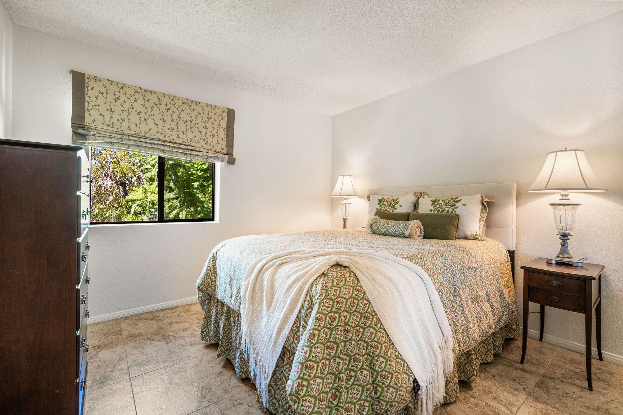 48255 Monroe Street, Unit 59 Indio, CA 92201 - Photo 13 of 58 a bedroom with a bed and a window