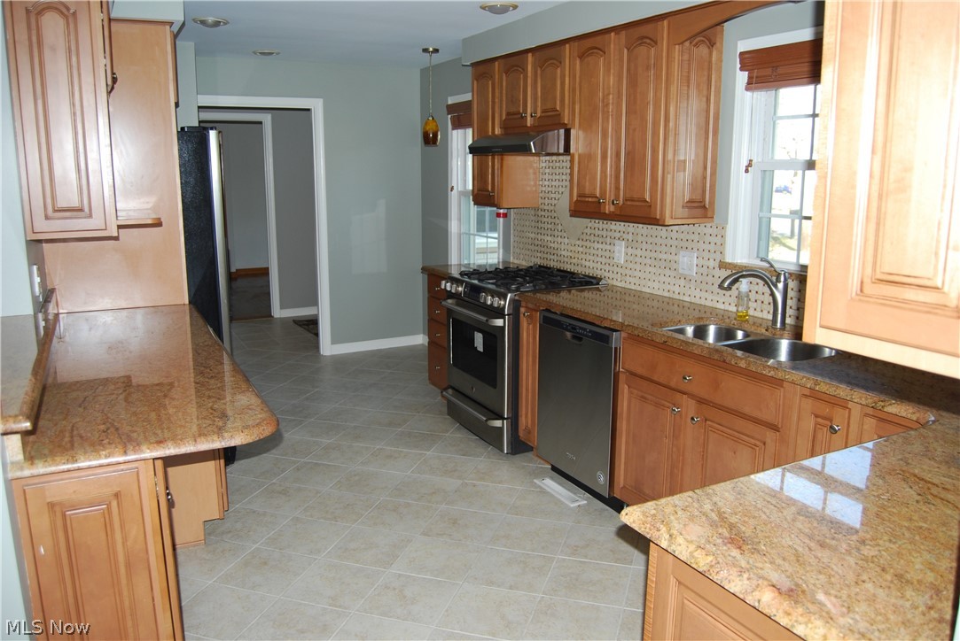 6200 Hemingway Road Cleveland, OH 44143 - Photo 9 of 25 Gallery Image 9
