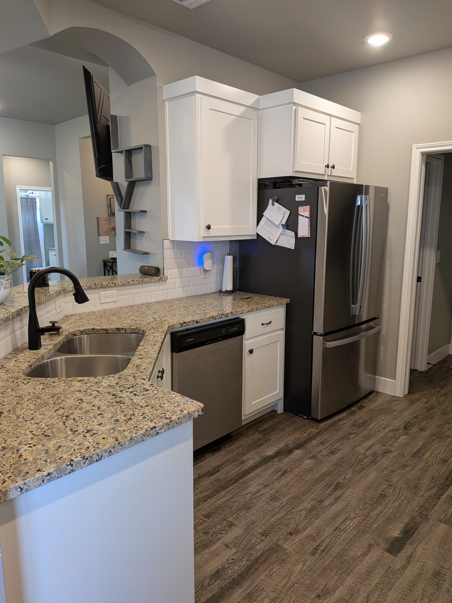 6913 18th Street Lubbock, TX 79416 - Photo 6 of 38 Kitchen