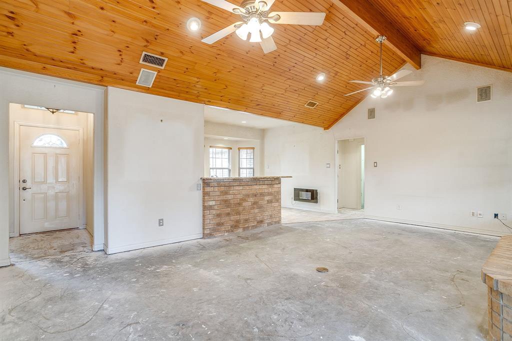 2780 Pear Orchard Road Granbury, TX 76048 - Photo 12 of 40 en empty room with windows and ceiling fan