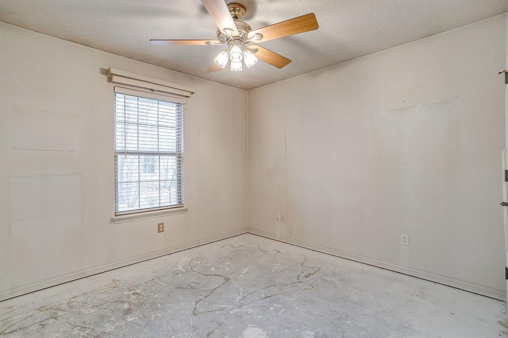 2780 Pear Orchard Road Granbury, TX 76048 - Photo 20 of 40 an empty room with windows and fan