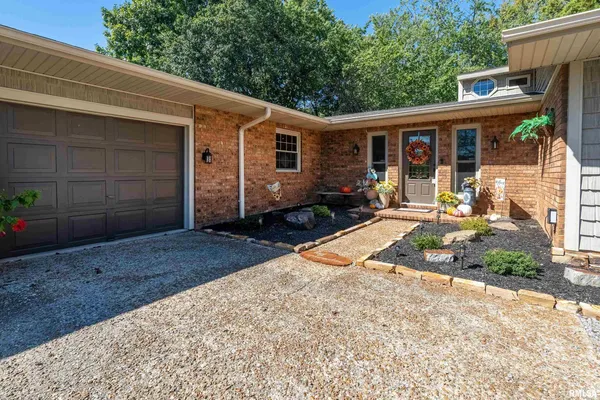 $479,000 | 2585 Dylan Drive, Marion, IL 62959