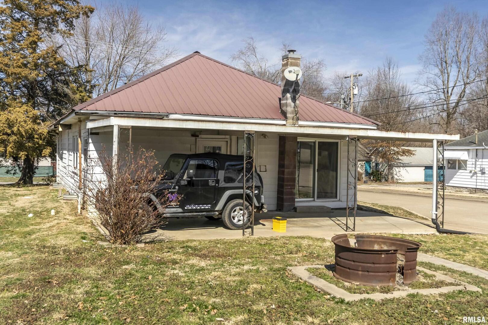 1500 West Tyler Street Herrin, IL 62948 - Photo 16 of 17 a house view with a outdoor space