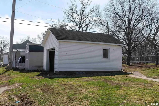 $77,000 | 1500 West Tyler Street, Herrin, IL 62948
