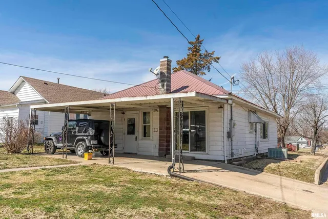 $77,000 | 1500 West Tyler Street, Herrin, IL 62948
