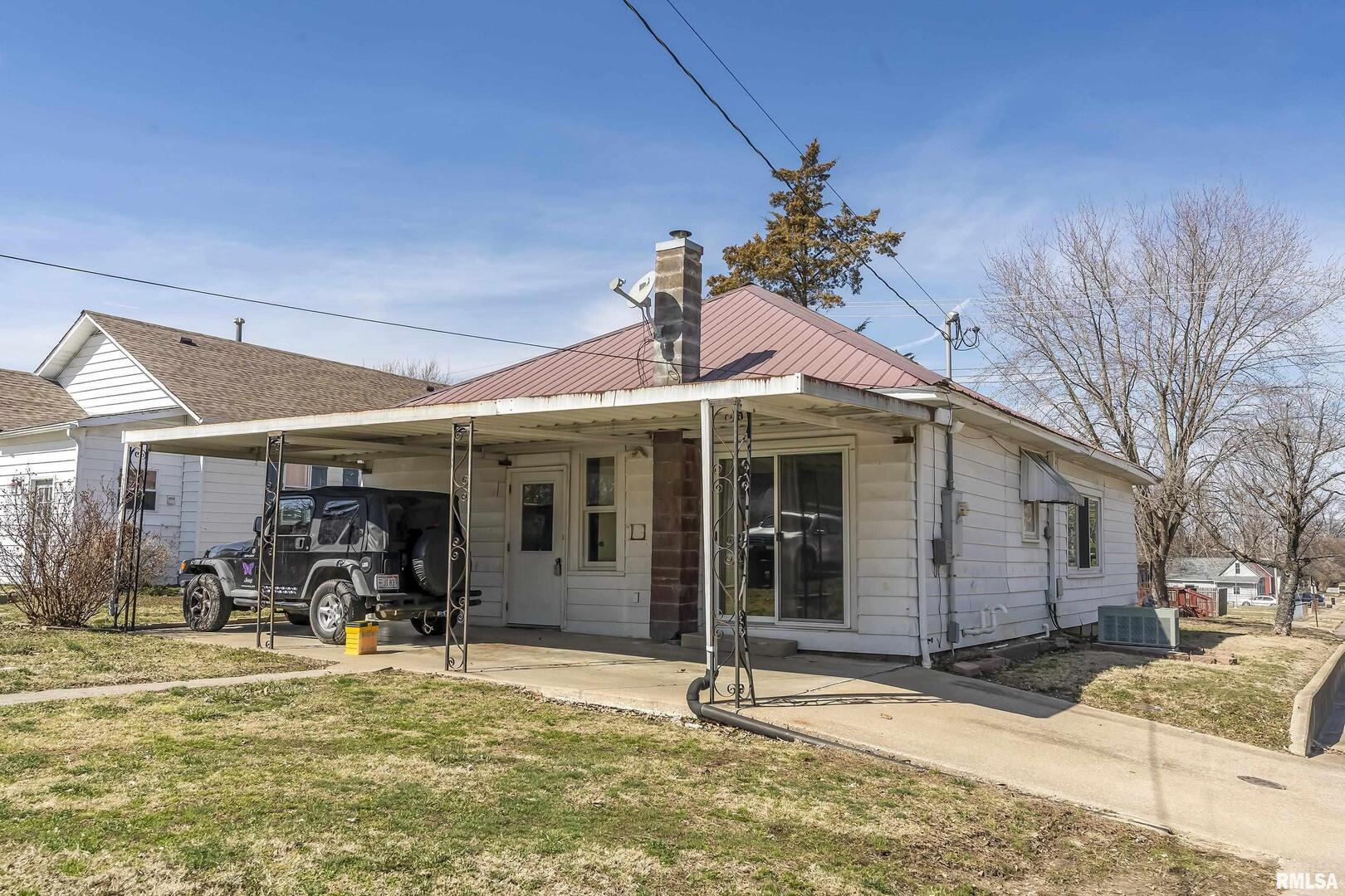 1500 West Tyler Street Herrin, IL 62948 - Photo 2 of 17 a view of a house with snow