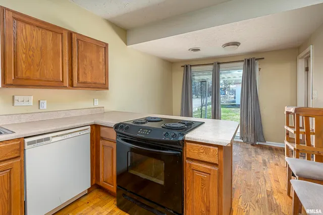 $77,000 | 1500 West Tyler Street, Herrin, IL 62948