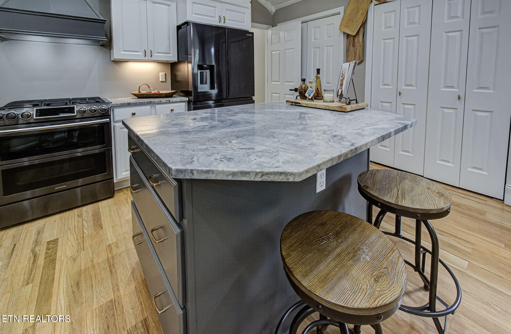 302 Tanasi Point Loudon, TN 37774 - Photo 11 of 60 IMG_2099