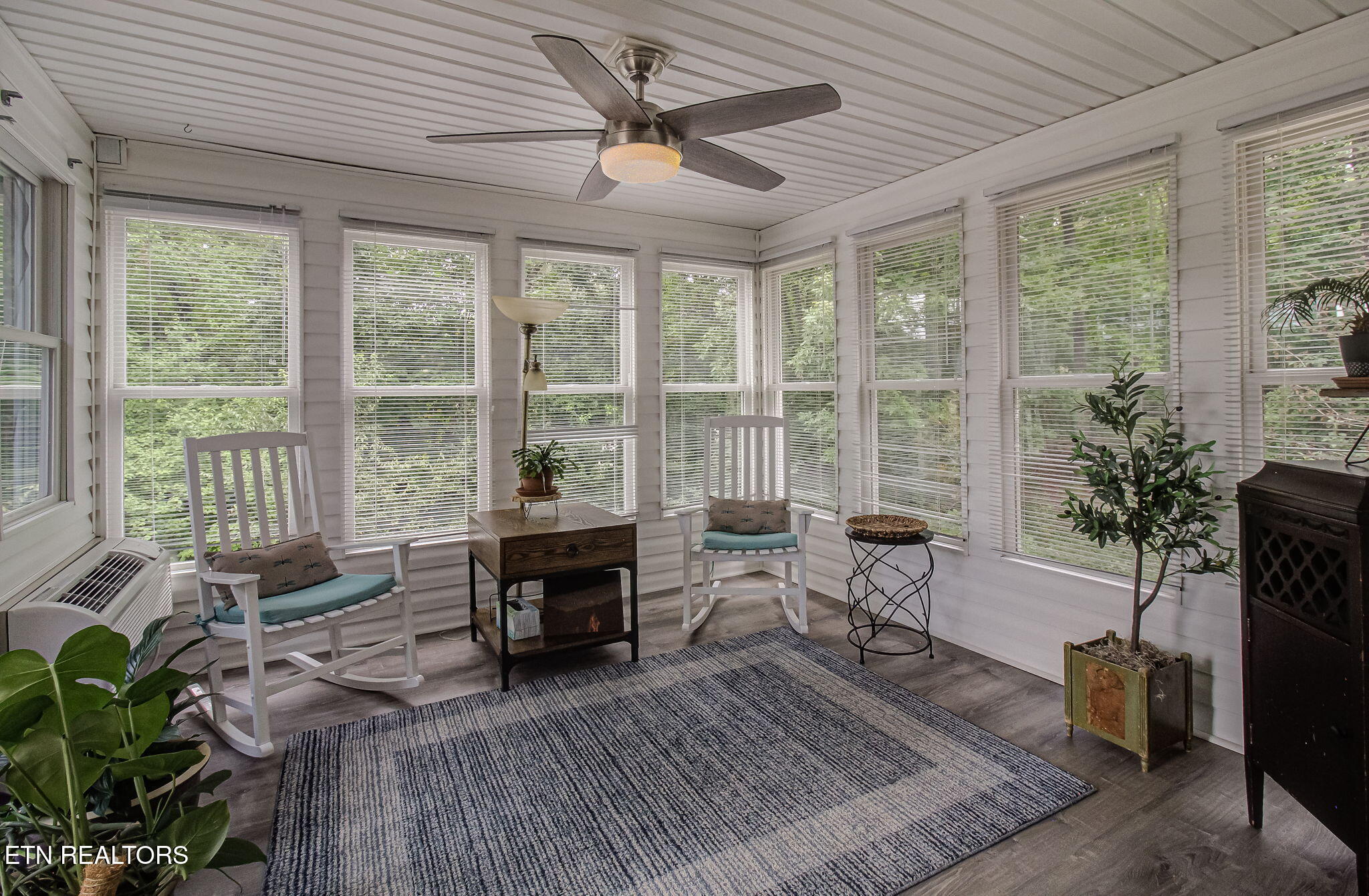 302 Tanasi Point Loudon, TN 37774 - Photo 17 of 60 IMG_2147
