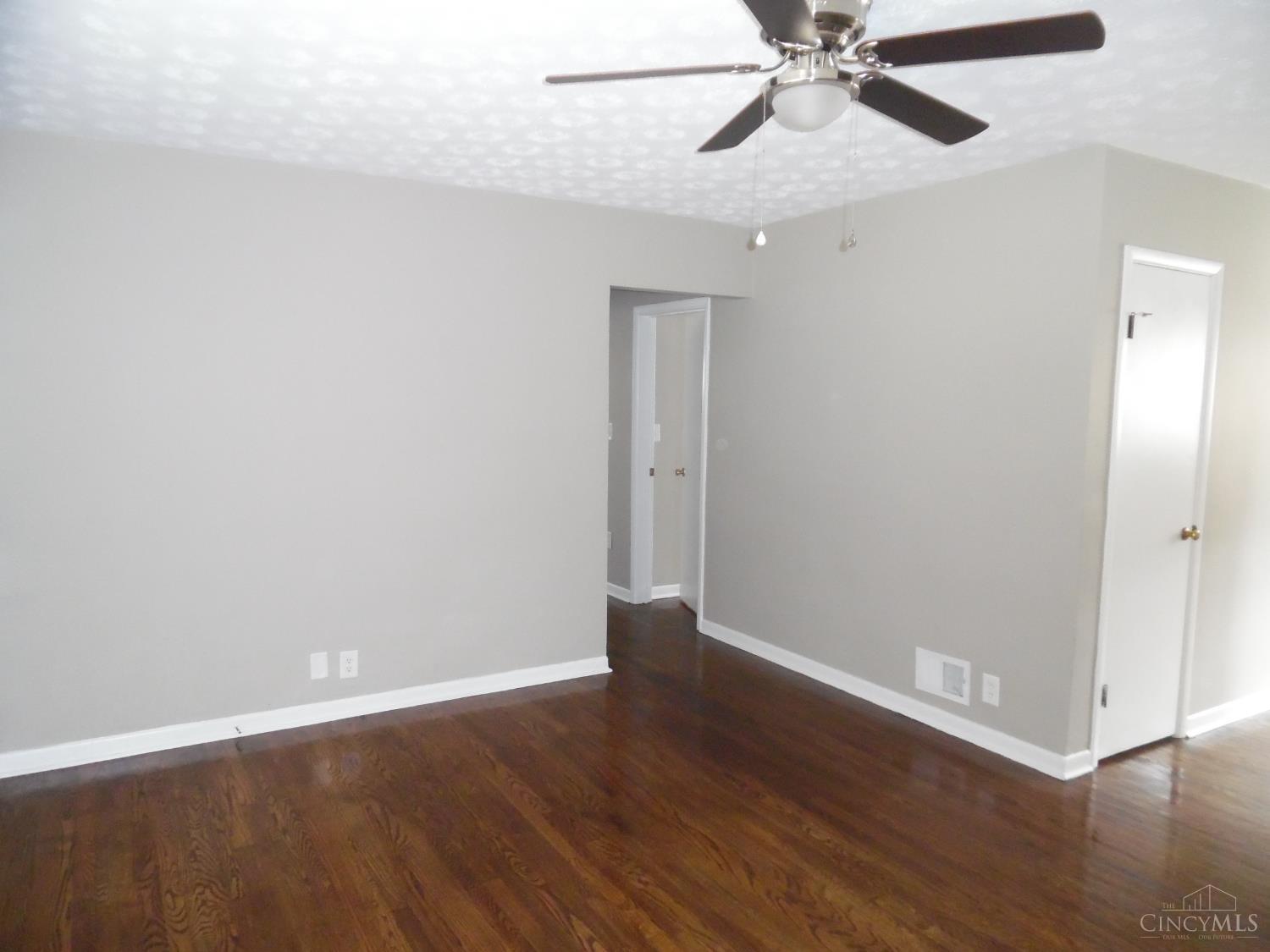 751 Springvale Drive Hamilton, OH 45013 - Photo 3 of 26