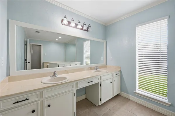 $289,900 | 7095 Glen Willow Drive, Beaumont, TX 77706