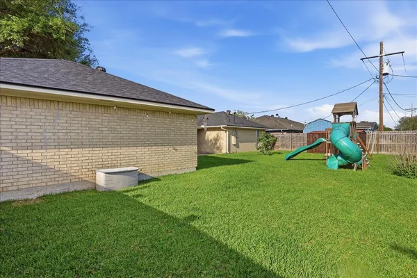 $289,900 | 7095 Glen Willow Drive, Beaumont, TX 77706