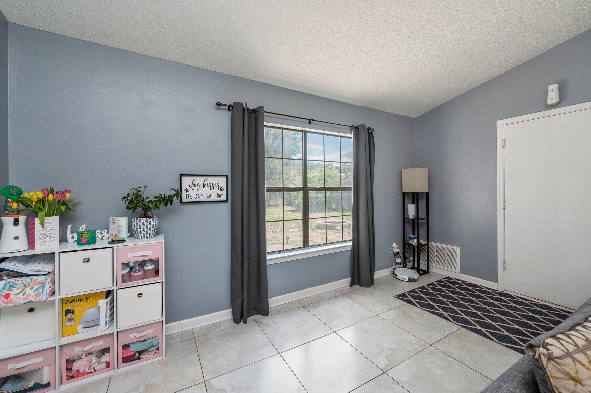 4 Holly Road Crestview, FL 32539 - Photo 8 of 29 9-web-or-mls-4 Holly Rd-009
