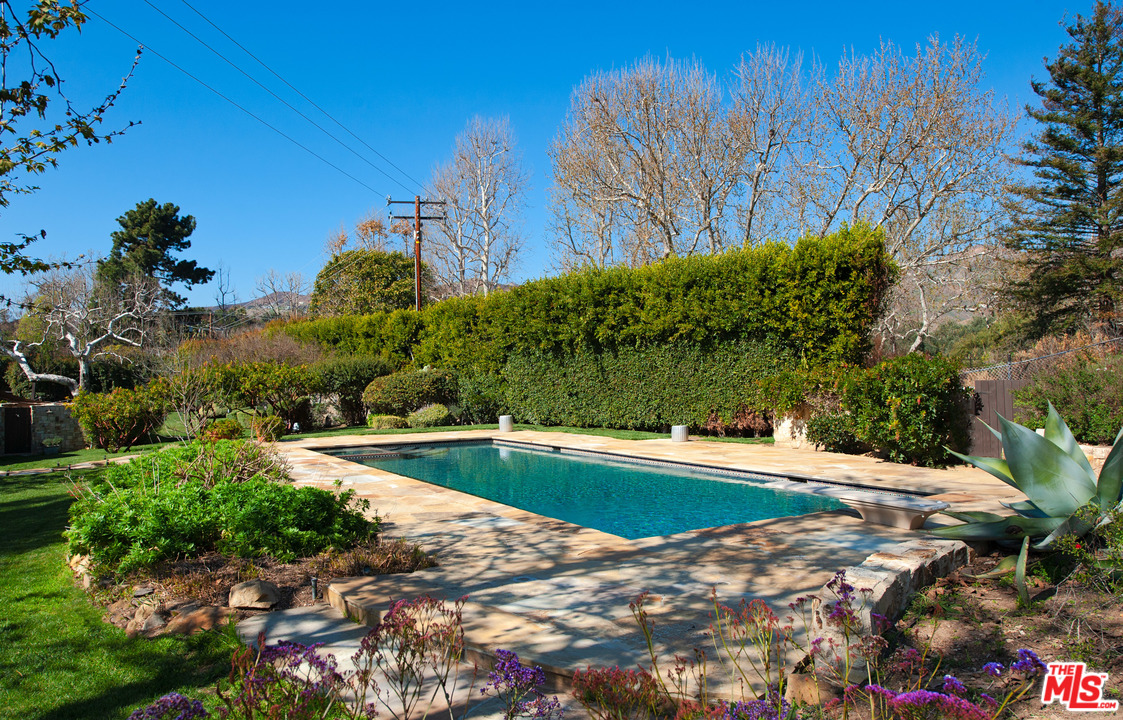 6172 Bonsall Drive Malibu, CA 90265 - Photo 24 of 40 a view of a backyard with plants