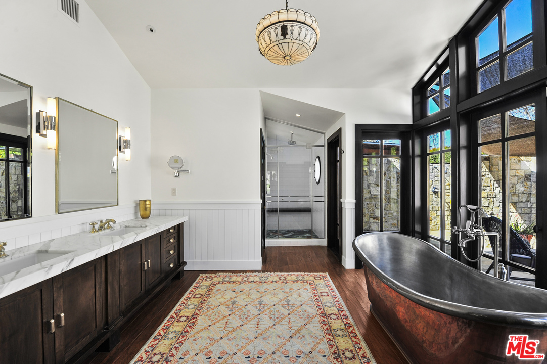 6172 Bonsall Drive Malibu, CA 90265 - Photo 33 of 40 a very nice looking room with a large window