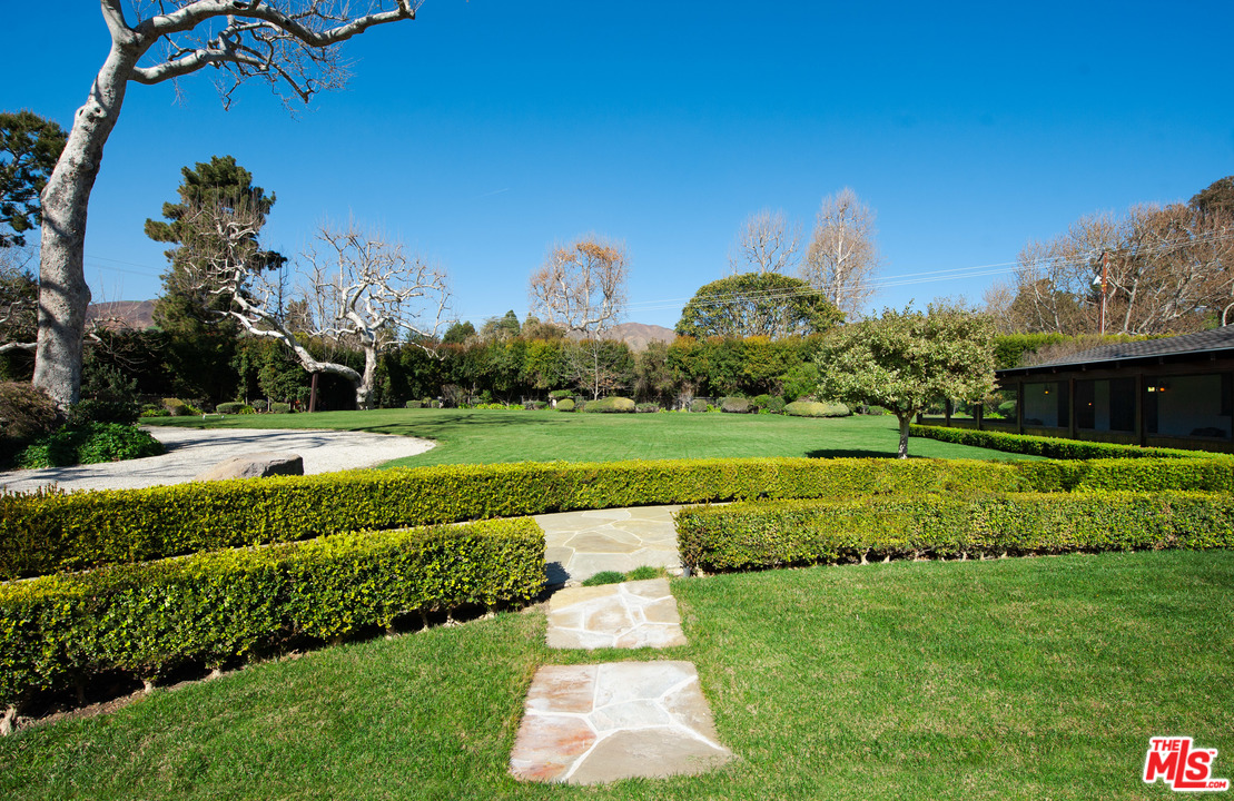 6172 Bonsall Drive Malibu, CA 90265 - Photo 7 of 40 a garden view with a fountain