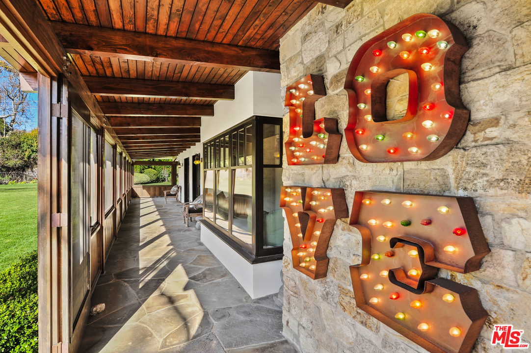 6172 Bonsall Drive Malibu, CA 90265 - Photo 9 of 40 a view of entryway