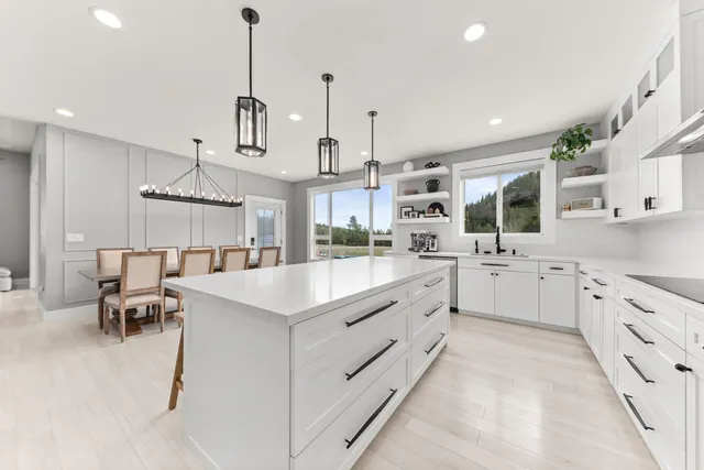 $1,115,000 | 16215 West Coulee Hite Road, Spokane, WA 99224