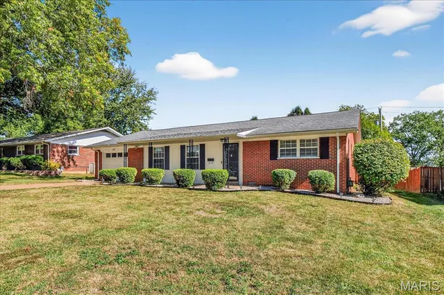 $239,900 | 120 Williamsburg Drive, Belleville, IL 62221