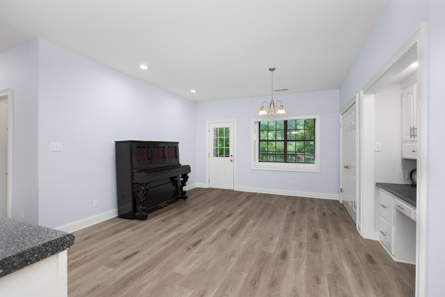 5798 North Sunset Point Memphis, TN 38135 - Photo 21 of 40 a living room with furniture and a flat screen tv